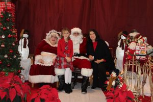 2016-christmas-village-pictures-with-santa-41