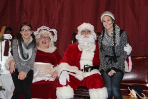 2016-christmas-village-pictures-with-santa-45